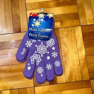 NWT Mini Gloves with Snowflake Design - Purple